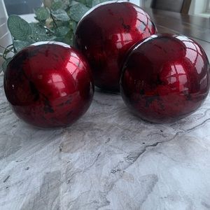 Decorative round orbs